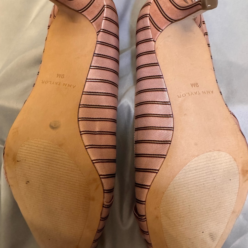 Ann Taylor Pink Striped Knot Kitten Heel Pumps - Picture 4 of 8